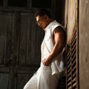 【MOTION＆PAUSE】BODYDREAM Old Money Sleeveless Shirt Layered with a Vest
